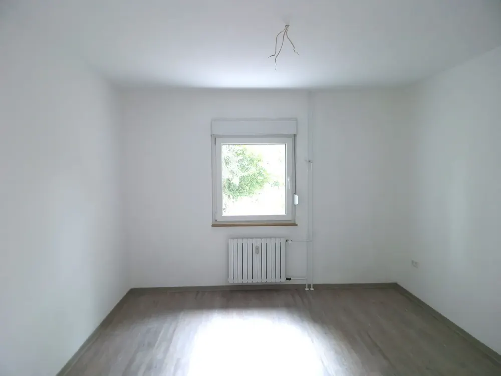 Schöne Wohnung: renovierte 3-Zimmer-Wohnung mit Balkon
