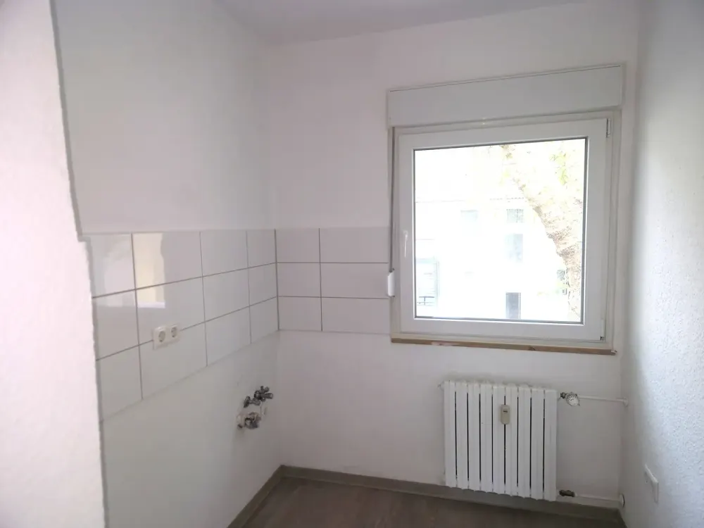 Schöne Wohnung: renovierte 3-Zimmer-Wohnung mit Balkon