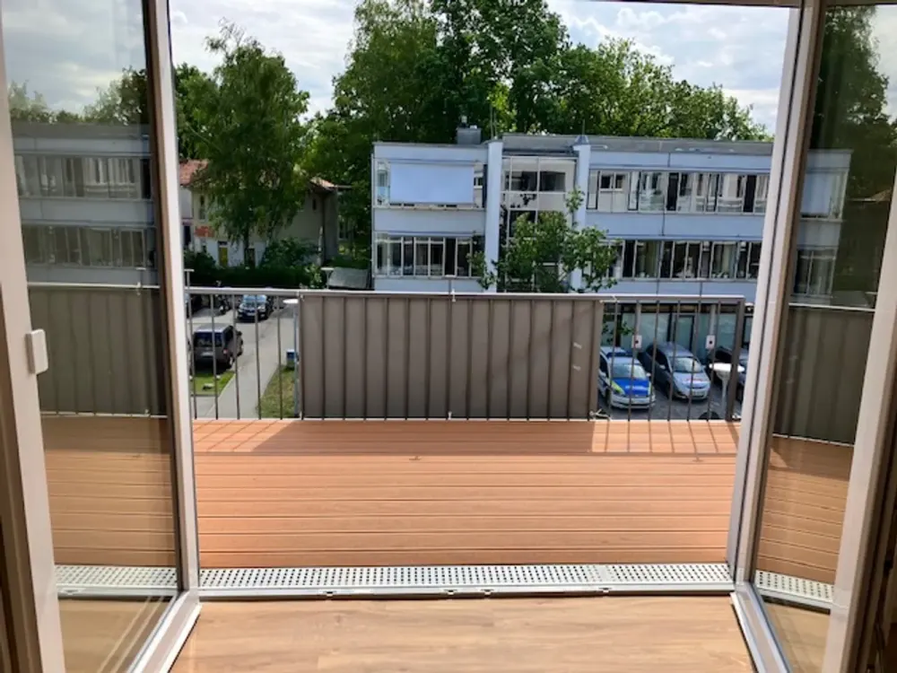 tolle, helle 2 Zimmerwohnung mit großer Terrasse,S-Bahn-Nähe!!!
