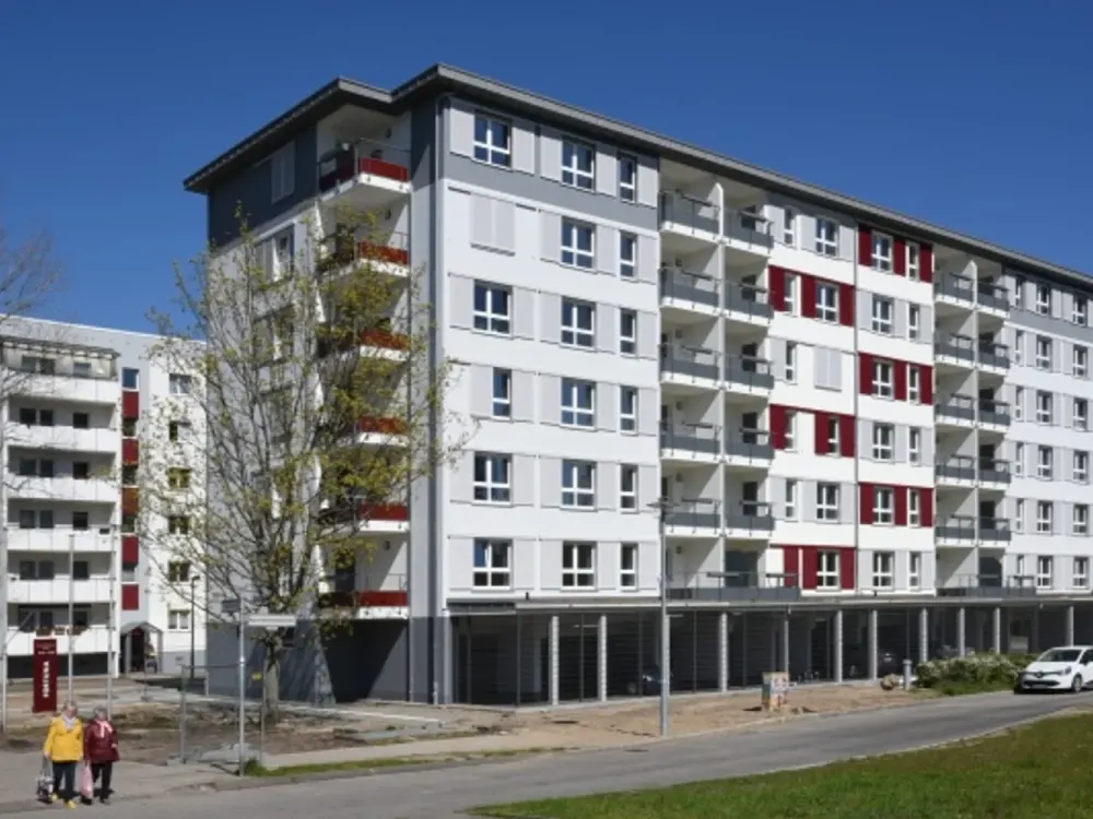 FORTUNA: Neuwertig-komfortabel, barrierefrei und PKW-Stellpatz !