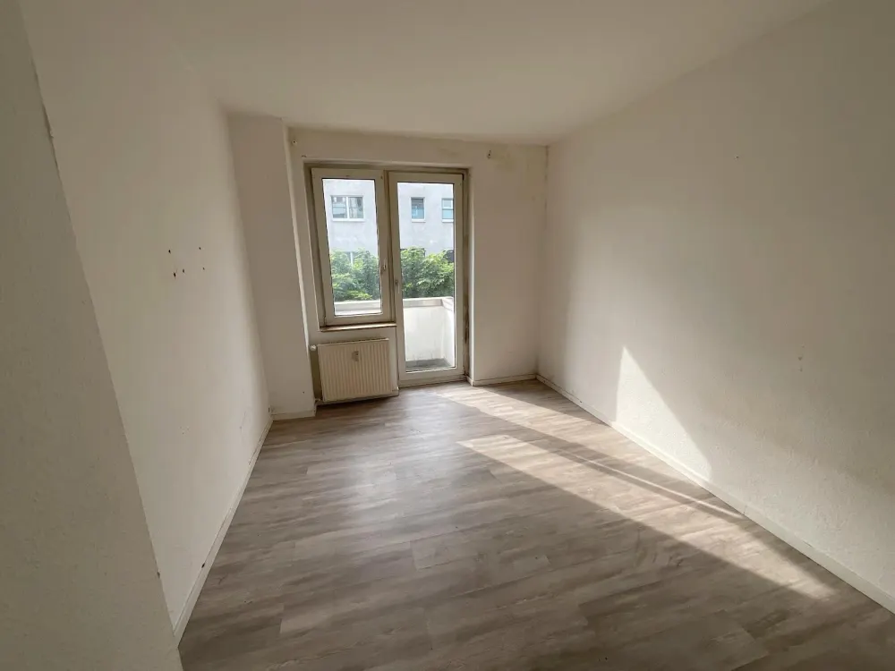 Sehr schöne renovierte 2 Zimmer Wohnung zu vermieten