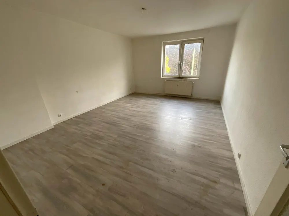 Sehr schöne renovierte 2 Zimmer Wohnung zu vermieten