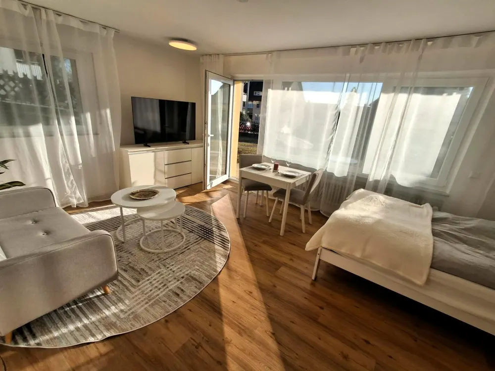 Sanierte Gartenwohnung | möbl. | Terrasse | Homeoffice | 40 m²