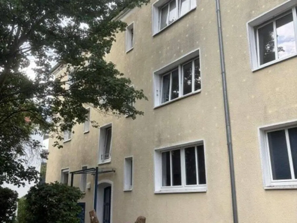 Kreative Leute aufgepasst! hübsches kleines Dachgeschoß, EBK, kleine Loggia offen und Stellplatz !