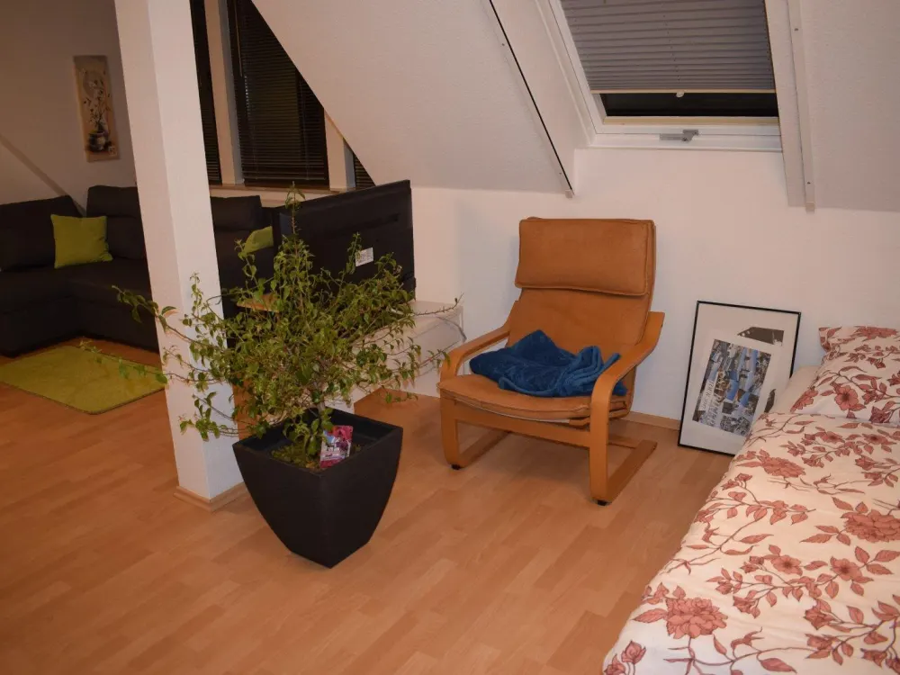 Möblierte 2-Raum-DG-Wohnung in Markkleeberg