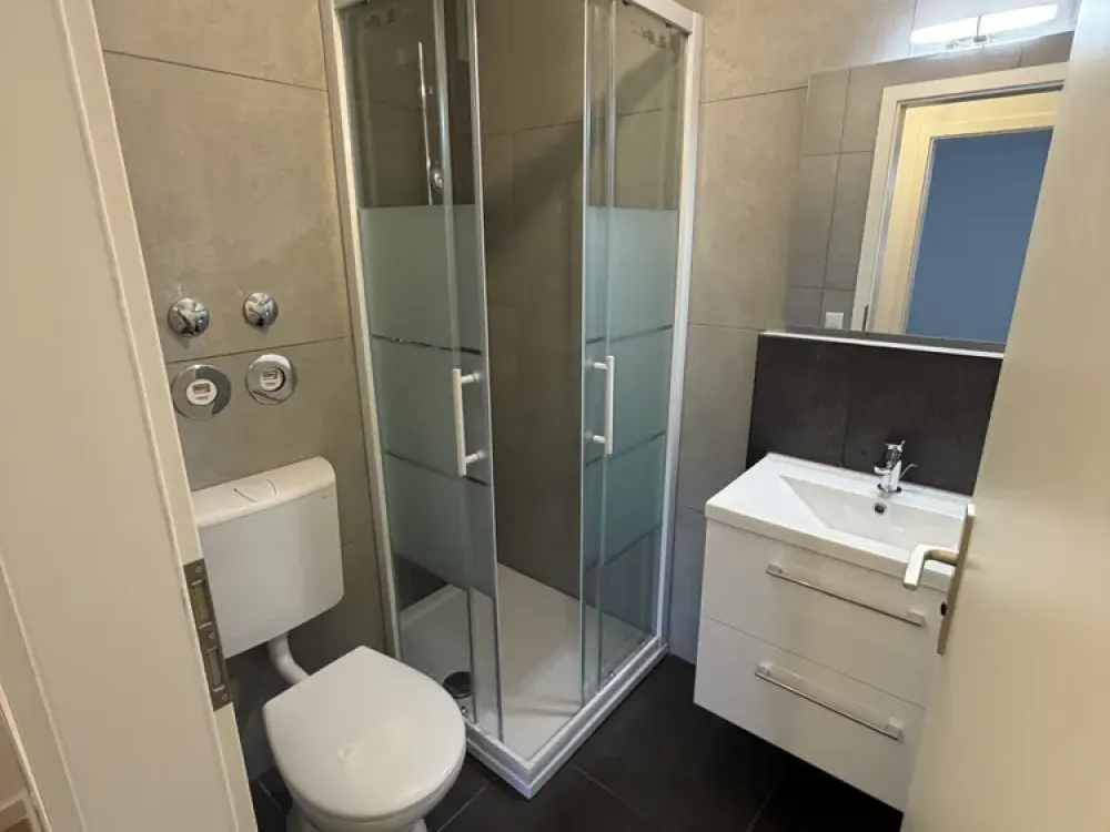 Erstbezug nach Kernsanierung: 1-Zimmer-Wohnung mit Einbauküche und Balkon