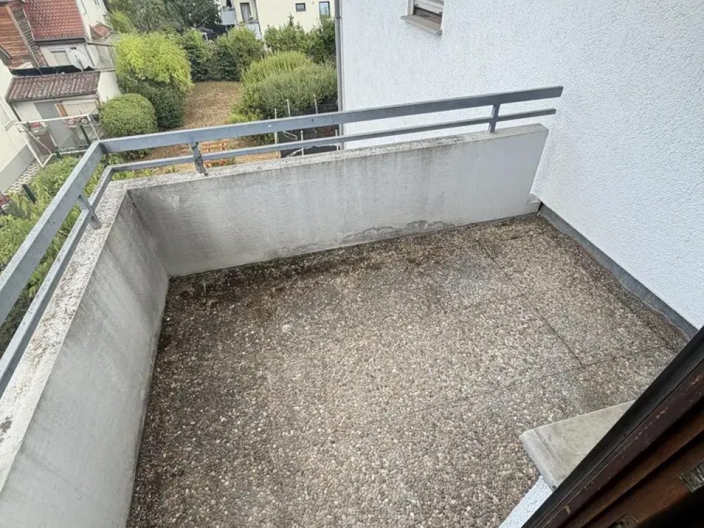 Erstbezug nach Kernsanierung: 1-Zimmer-Wohnung mit Einbauküche und Balkon