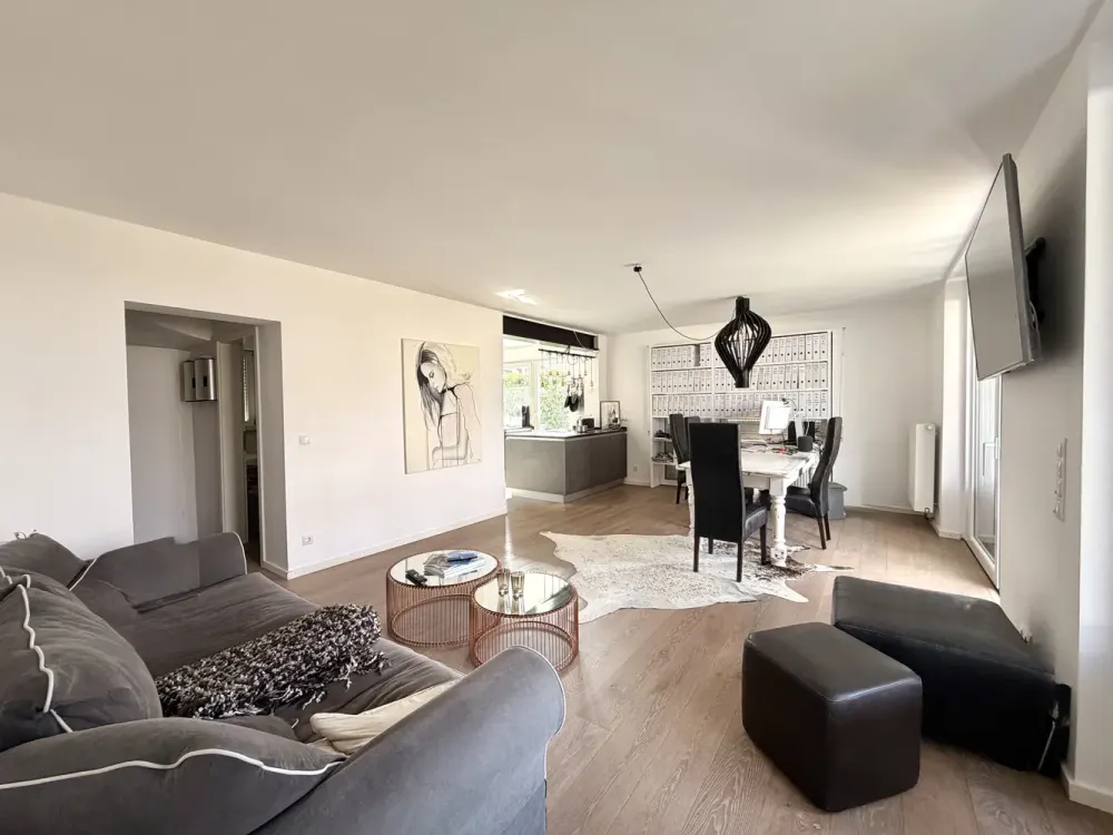 Exklusive 3-Zimmer-Wohnung mit Garten direkt am See !
