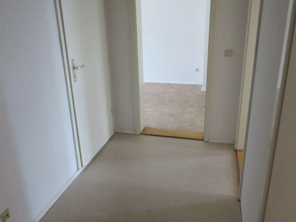 2 Zimmer-Wohnung in zentraler Lage, WG-geeignet