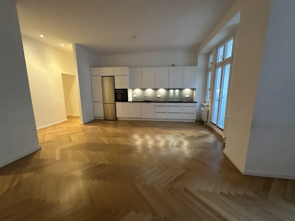 Stilvolle 3-Zimmer-Altbauwohnung mit Loggia & Terrasse in Charlottenburg