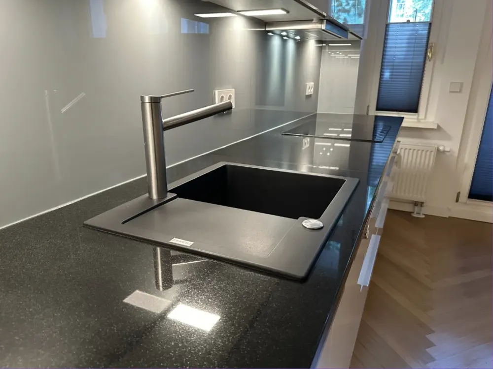 Stilvolle 3-Zimmer-Altbauwohnung mit Loggia & Terrasse in Charlottenburg