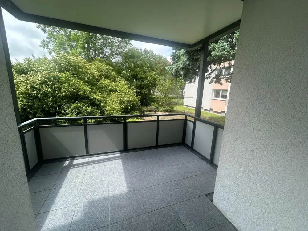 2-Zimmer-Wohnung,komplett renoviert inkl Balkon in grüner Lage