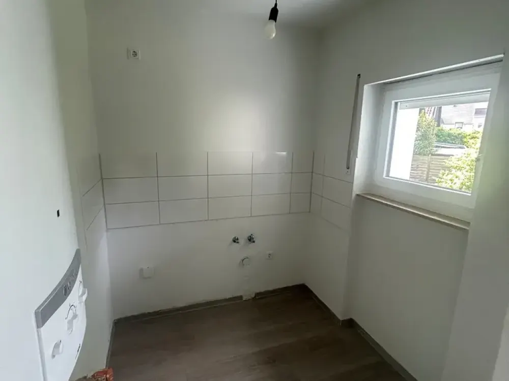 2-Zimmer-Wohnung,komplett renoviert inkl Balkon in grüner Lage