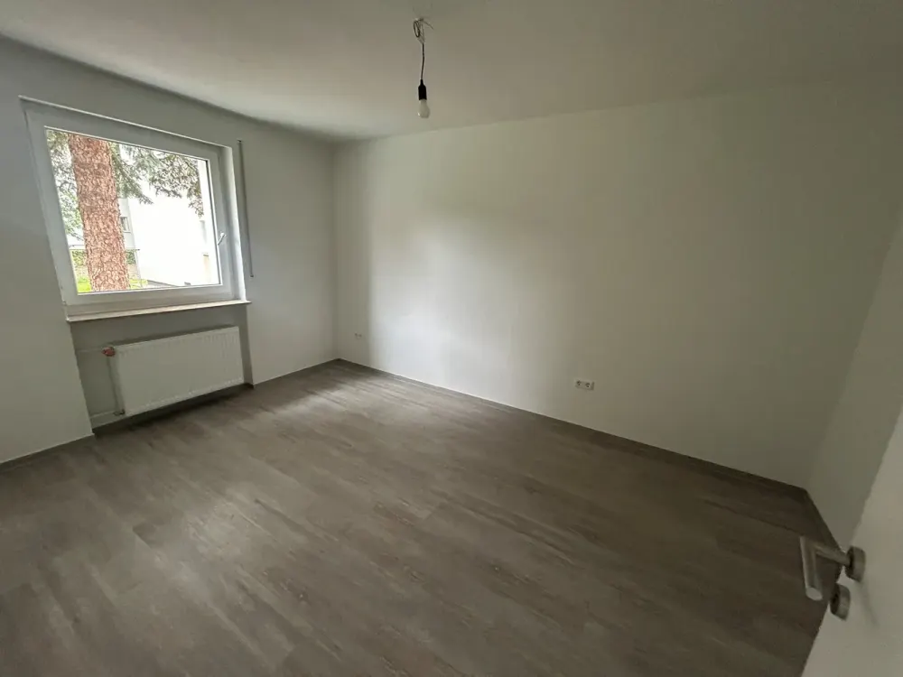 2-Zimmer-Wohnung,komplett renoviert inkl Balkon in grüner Lage