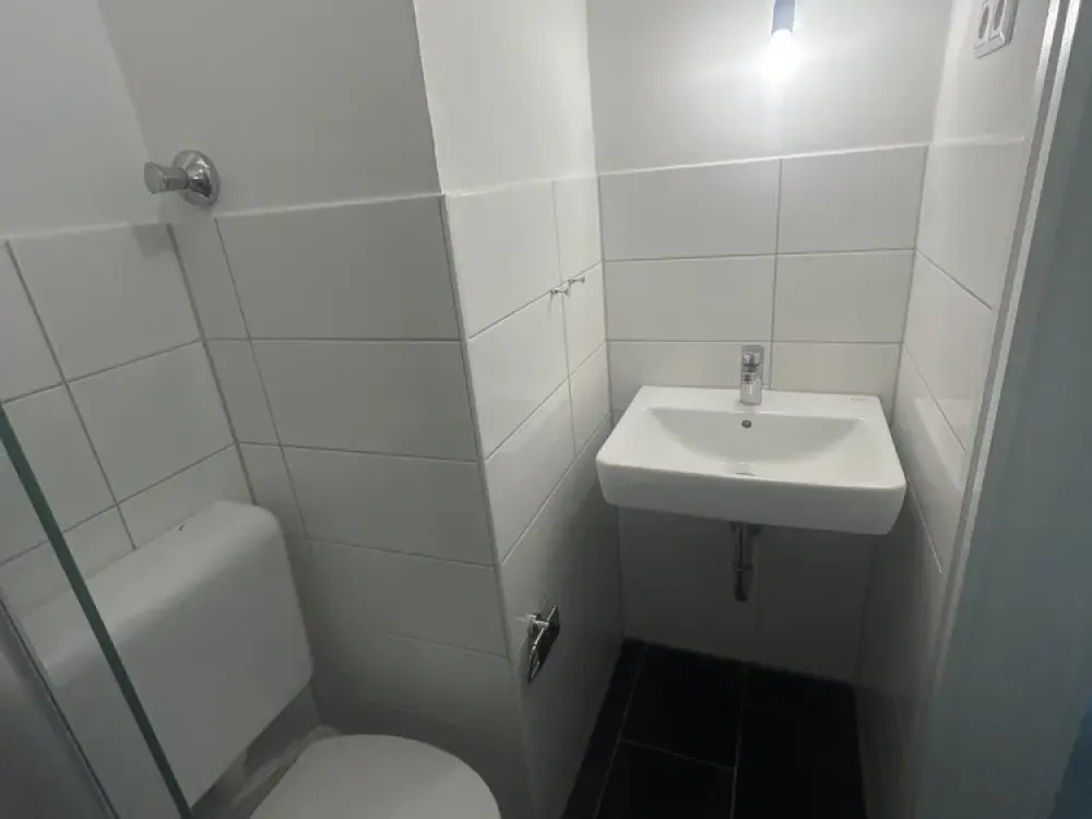 2-Zimmer-Wohnung,komplett renoviert inkl Balkon in grüner Lage
