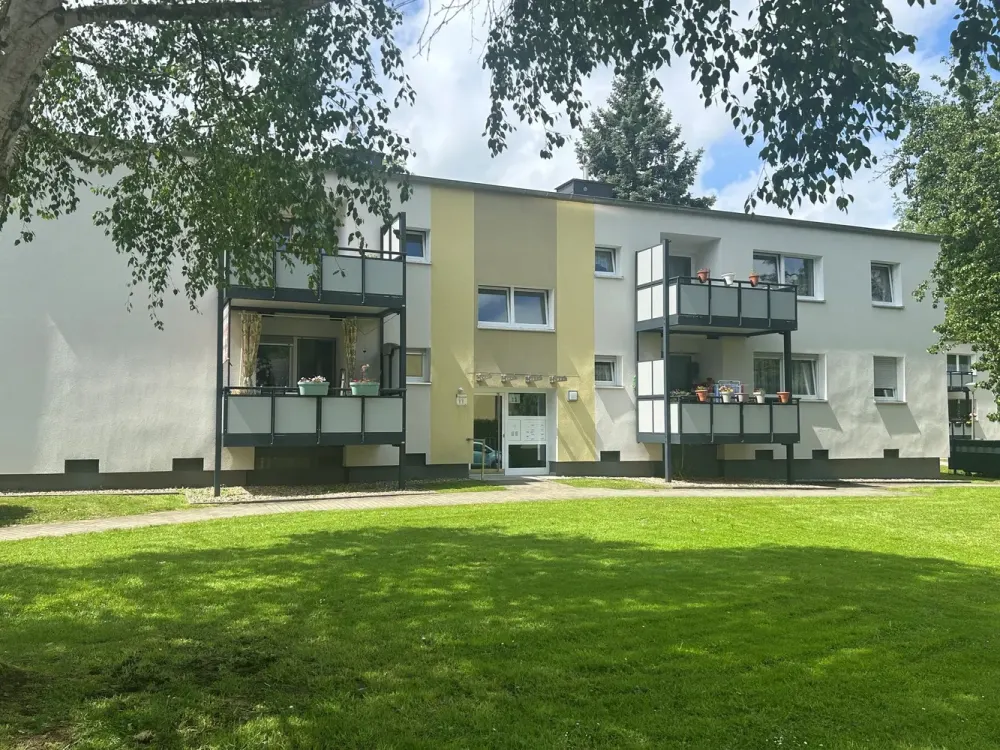 2-Zimmer-Wohnung,komplett renoviert inkl Balkon in grüner Lage