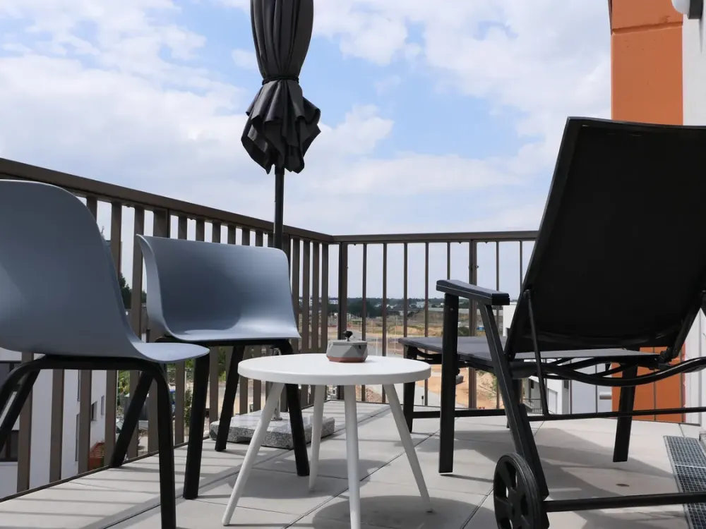 Moderne, sonnige, neuwertige 1,5-Zi-Whg. mit geh. Innenausstattung mit EBK und SW-Balkon in Langen