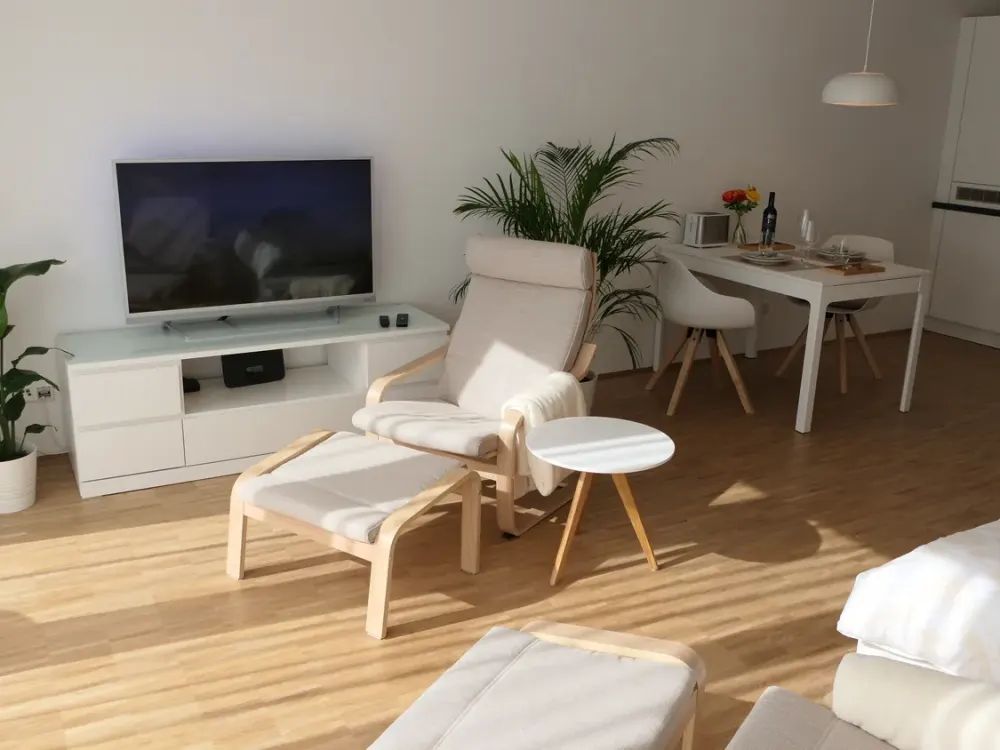 Moderne, sonnige, neuwertige 1,5-Zi-Whg. mit geh. Innenausstattung mit EBK und SW-Balkon in Langen