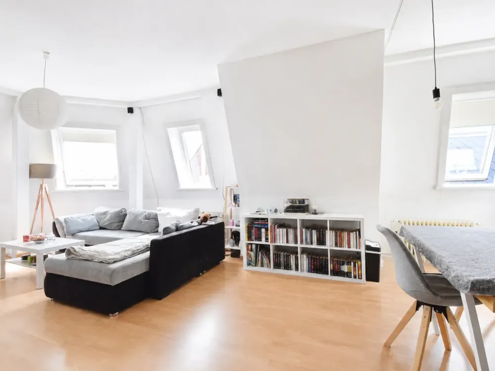 Im Herzen von Bergedorf: "Attraktive 3-Zimmer-Dachgeschosswohnung mit Altbaucharakter"
