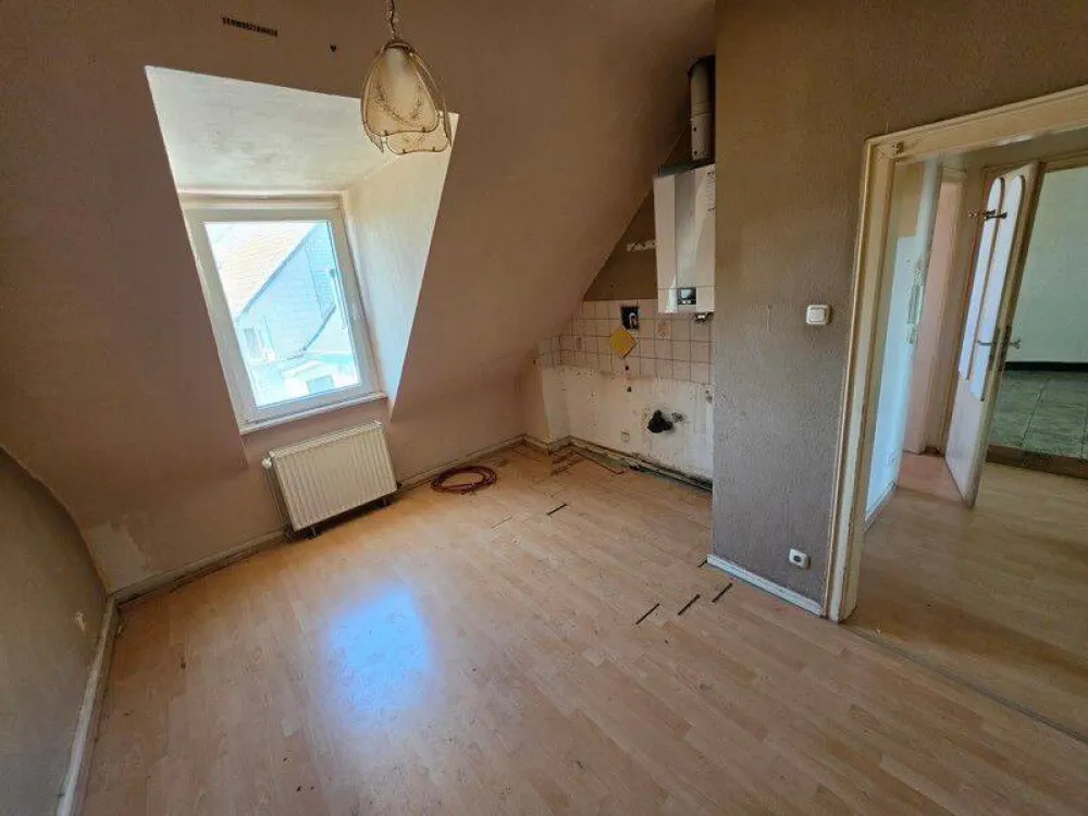 2-Zimmer-Wohnung im Dachgeschoss (Ohne Aufzug) - frisch saniert