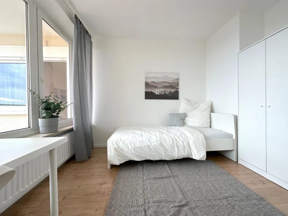 Möbliertes Zimmer frei in moderner 6er-WG, Wasgaustraße 45, Frankfurt am Main! - ab dem 01.09