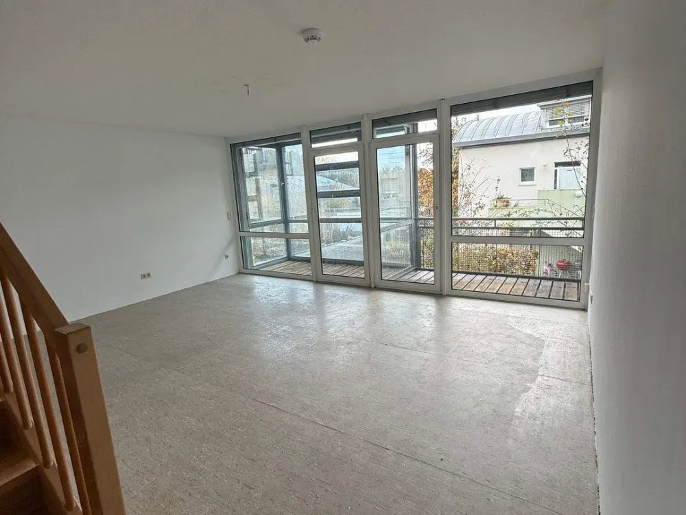 große 5 - Zimmerwohnung - bitte unbedingt beigefügten Bewerbungsbogen ausfüllen