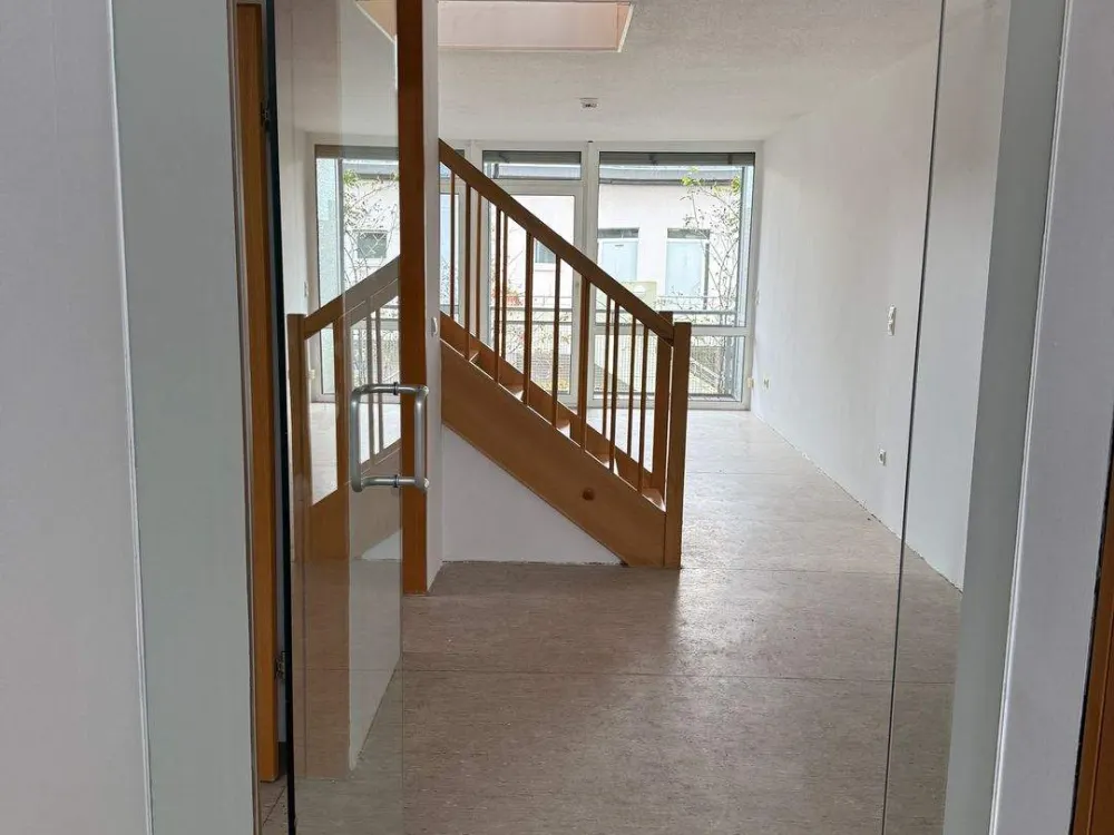 große 5 - Zimmerwohnung - bitte unbedingt beigefügten Bewerbungsbogen ausfüllen
