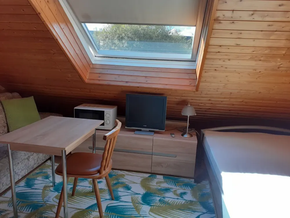 Helle 1-Zimmer Dachgeschosswohnung in Hamburg Eidelstedt