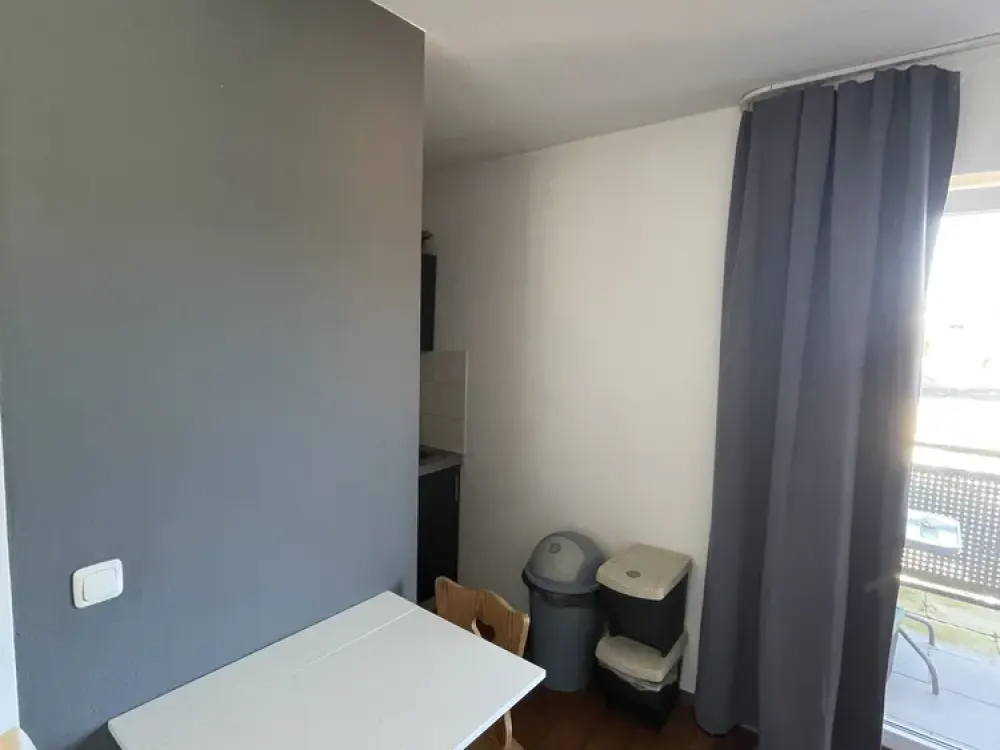 Quiet and Well-Maintained 1-Room Apartment with Fitted Kitchen and Balcony in Paderborn