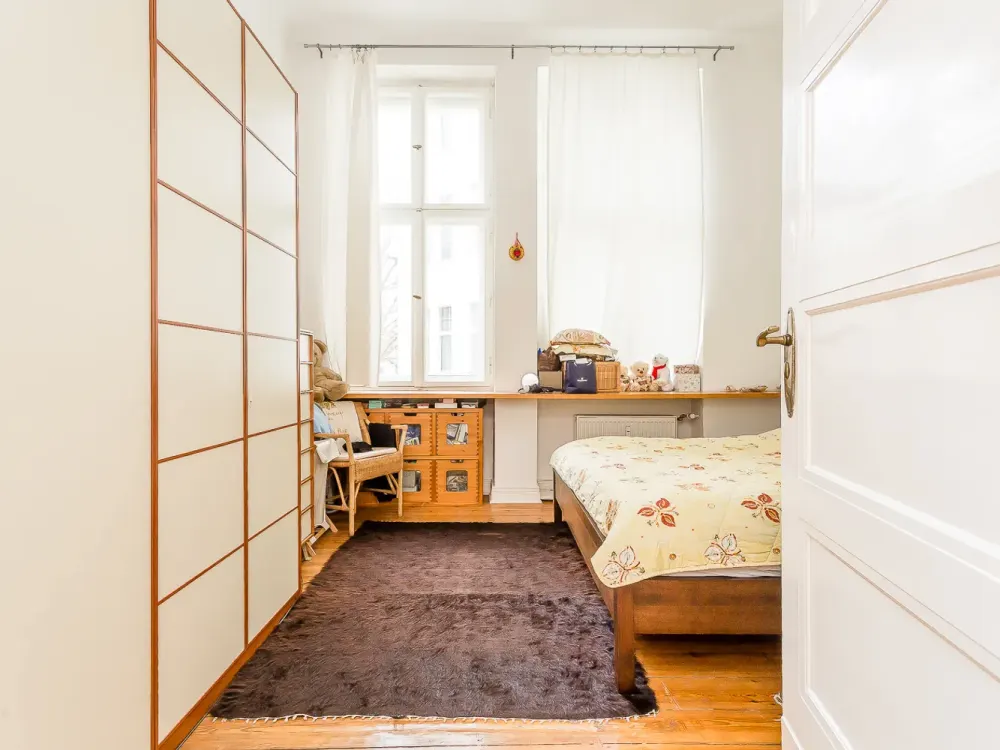 Heller Altbau mit Flügeltüren in Wilmersdorf - renovierungsbedürftig!