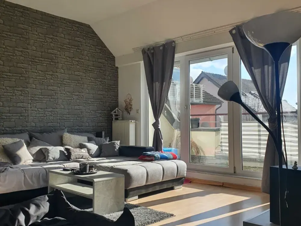 Schöne Dachgeschosswohnung in einem gepflegten Mehrfamilienhaus