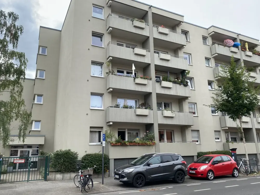 Modernized 1-Room Apartment in Köln-Ehrenfeld, from 50+ Seniors