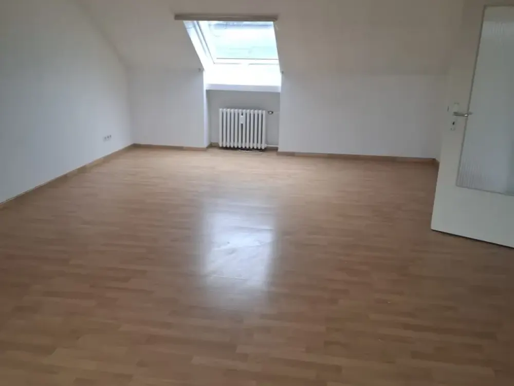 2-Zimmer-Dachgeschosswohnung im gepflegten 3-Familienhaus in Dortmund-Brackel