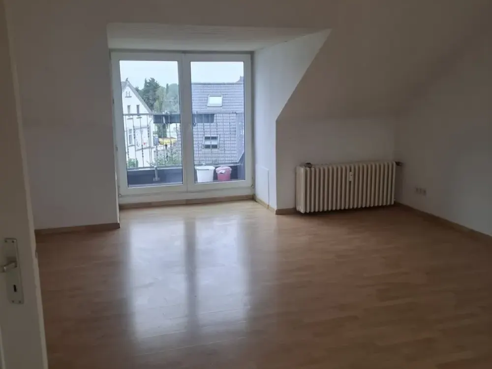 2-Zimmer-Dachgeschosswohnung im gepflegten 3-Familienhaus in Dortmund-Brackel