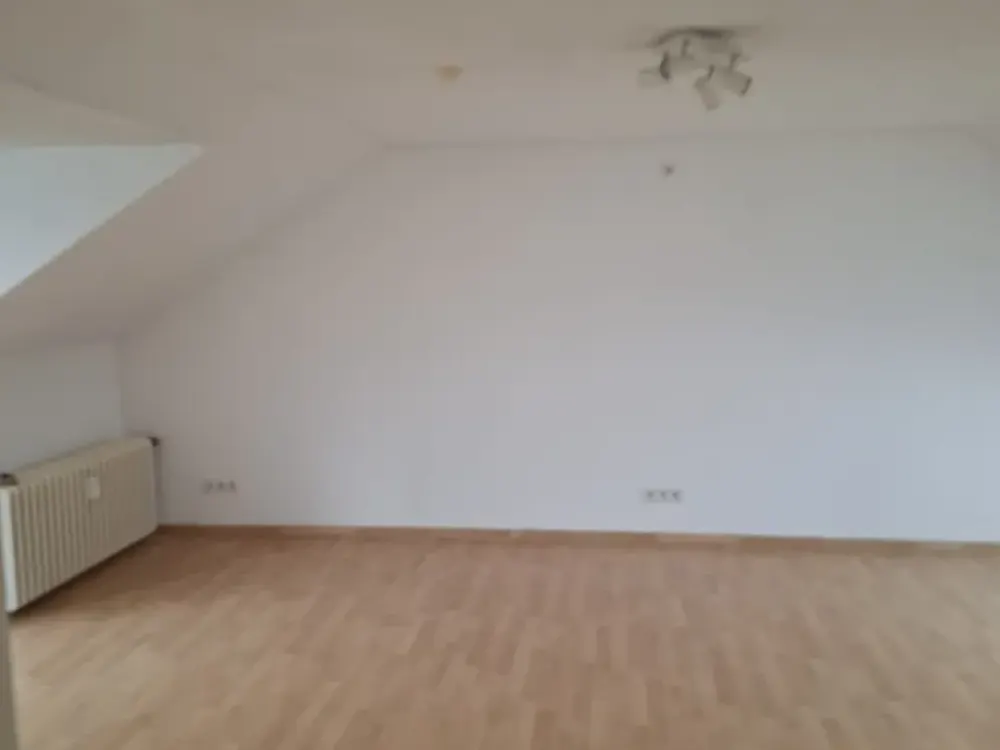 2-Zimmer-Dachgeschosswohnung im gepflegten 3-Familienhaus in Dortmund-Brackel