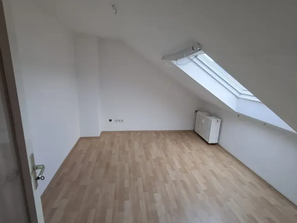 2-Zimmer-Dachgeschosswohnung im gepflegten 3-Familienhaus in Dortmund-Brackel