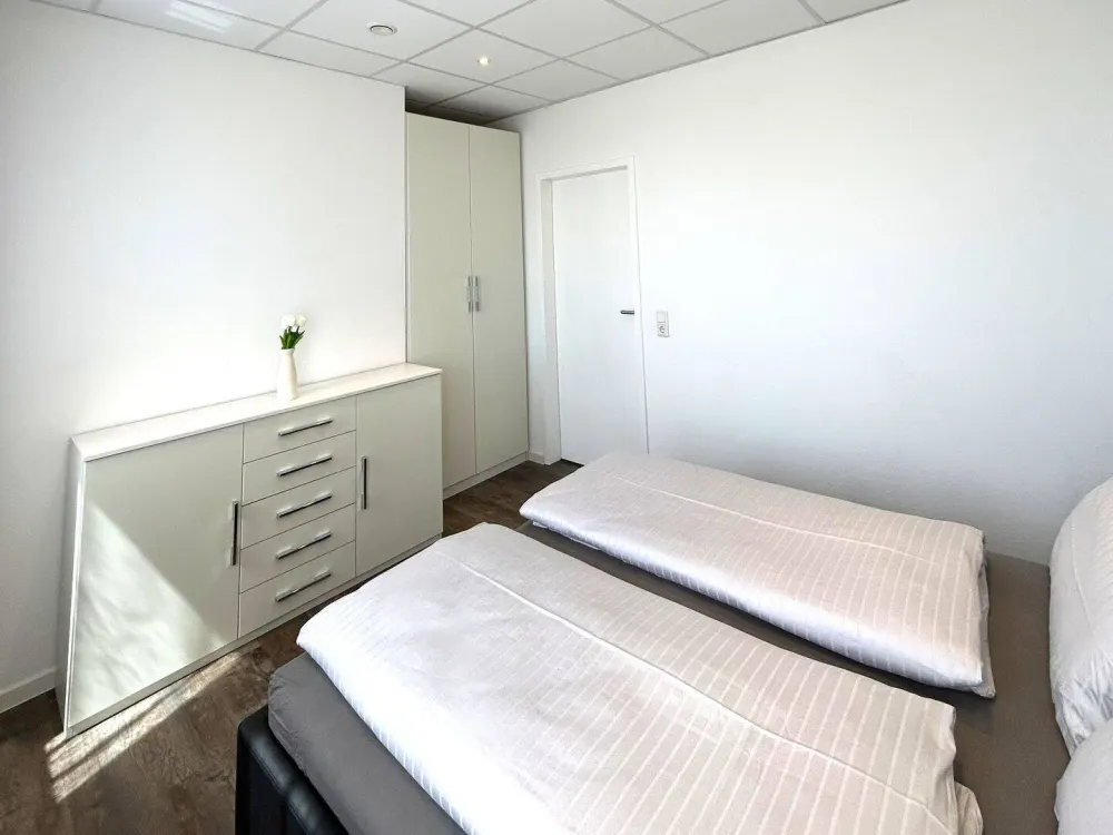 Großzügiges 2-Zimmer-Penthouse-Apartment, komfortabel & komplett ausgestattet, zentral in Niederrad