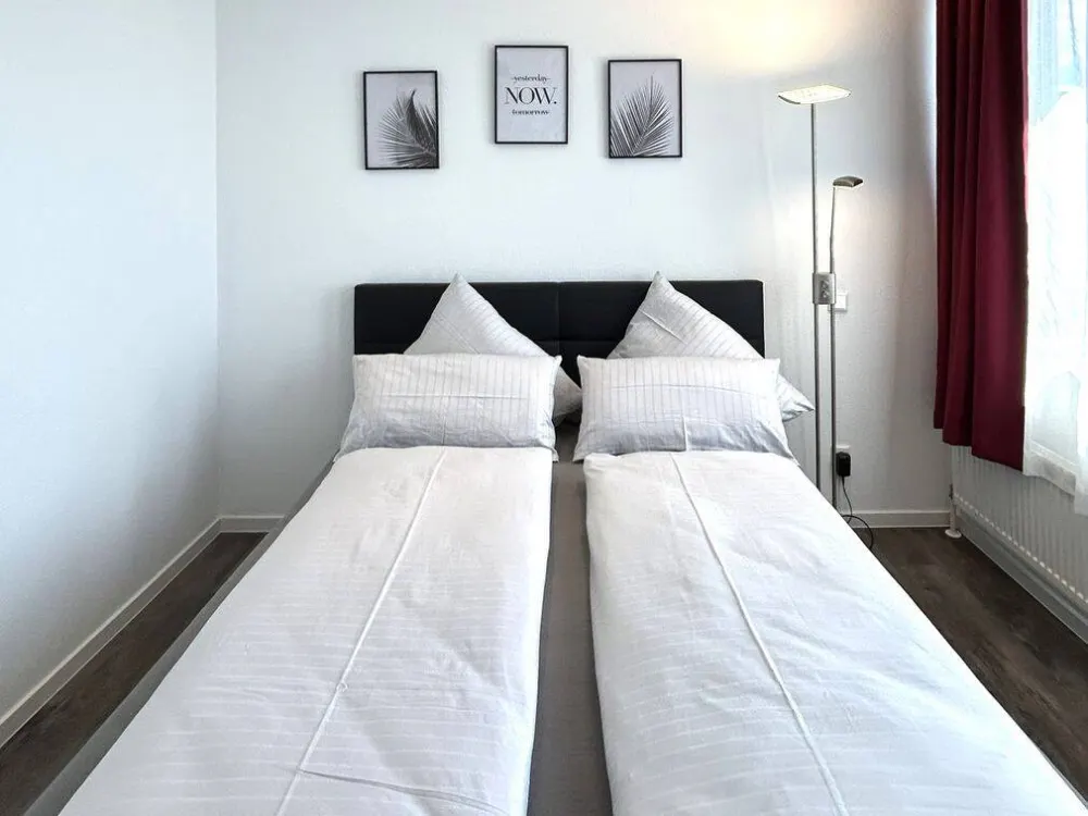 Großzügiges 2-Zimmer-Penthouse-Apartment, komfortabel & komplett ausgestattet, zentral in Niederrad