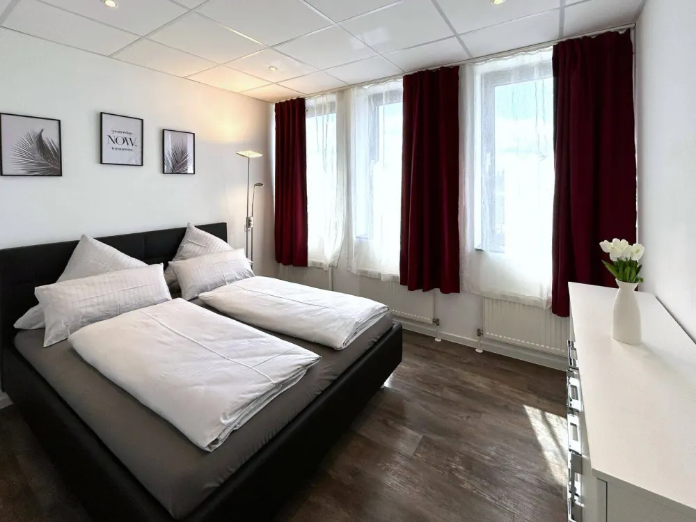 Großzügiges 2-Zimmer-Penthouse-Apartment, komfortabel & komplett ausgestattet, zentral in Niederrad