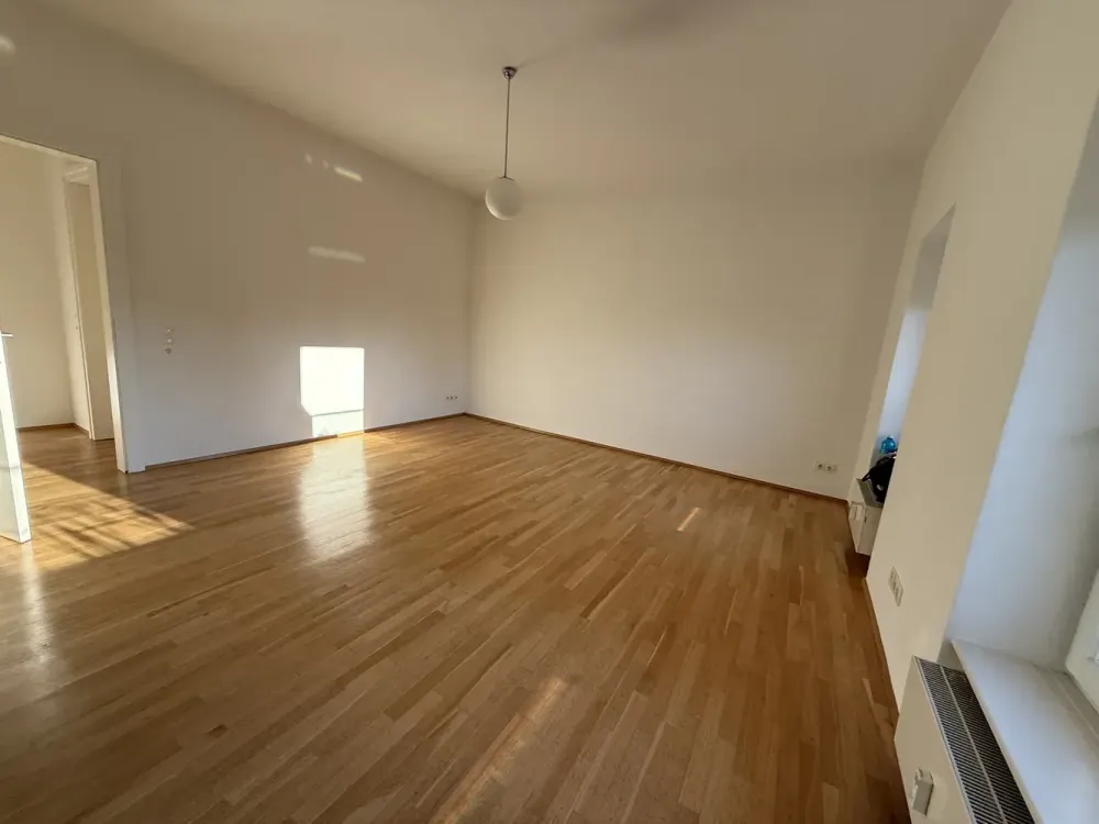 STILVOLLES WOHNEN DIREKT AM PALMENGARTEN, exklusive Maisonette im repräsentativen Altbau