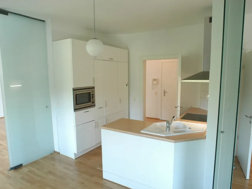 STILVOLLES WOHNEN DIREKT AM PALMENGARTEN, exklusive Maisonette im repräsentativen Altbau