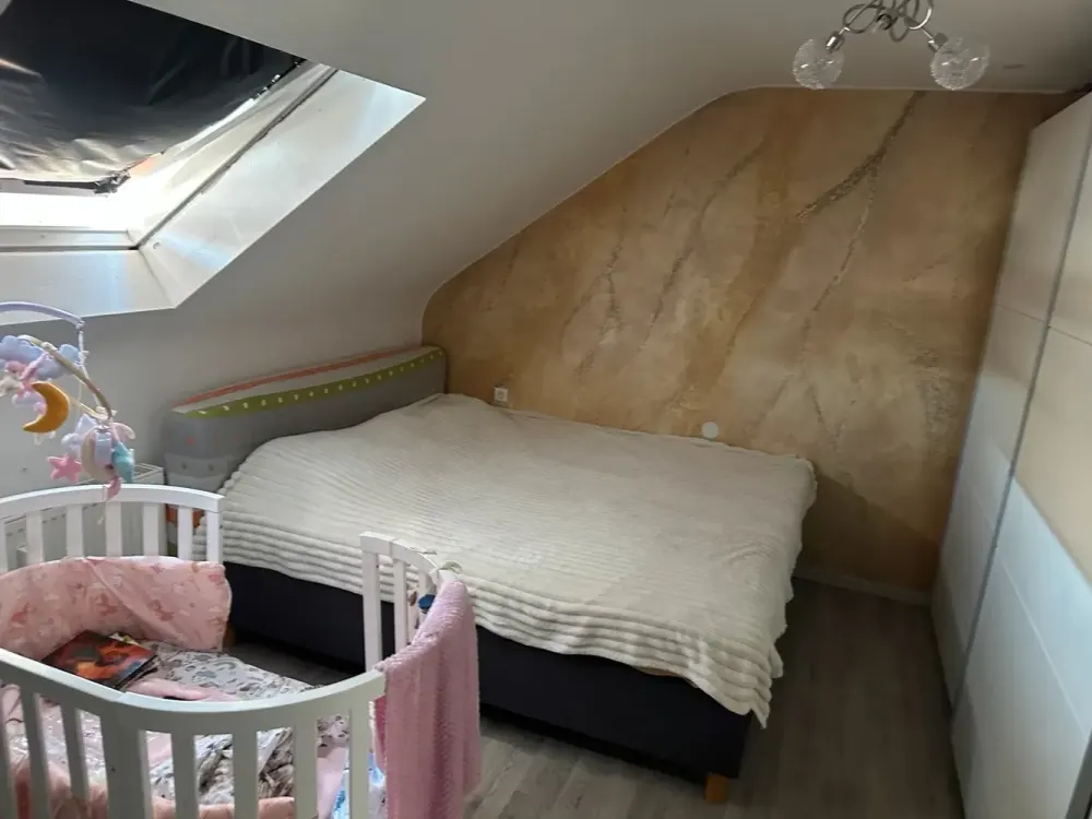 Lively Living: 3-Room Attic Apartment in Wendlingen