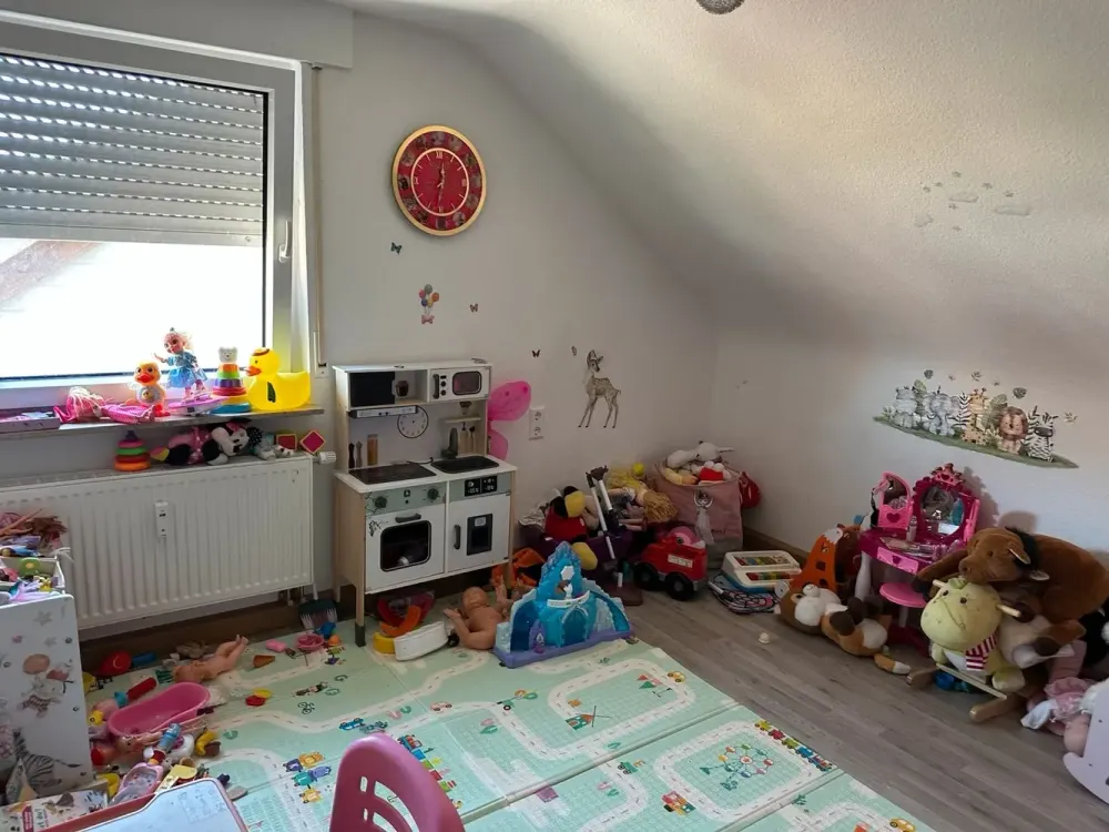 Lively Living: 3-Room Attic Apartment in Wendlingen