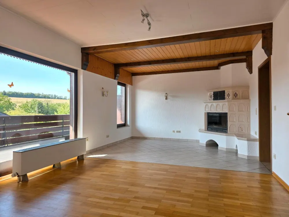 شقة ميزونيت مكونة من 6 غرف 205 متر مربع تم تجديدها حديثاً