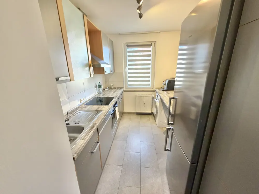Sunny, partially furnished 3-room apartment with large SOUTH-FACING BALCONY in USH