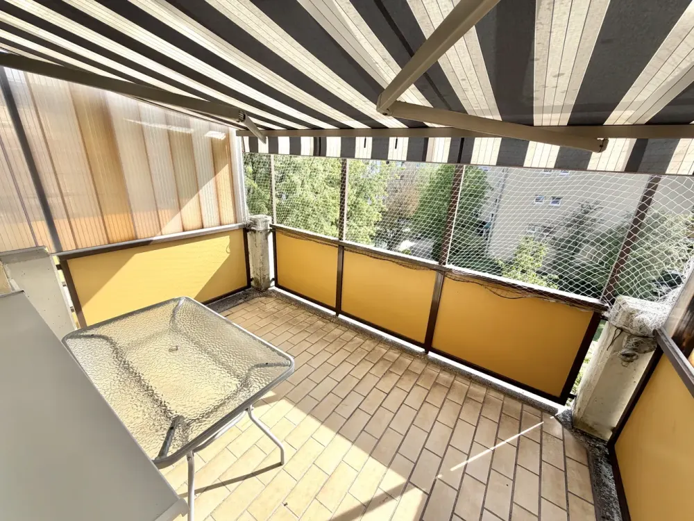 Sunny, partially furnished 3-room apartment with large SOUTH-FACING BALCONY in USH