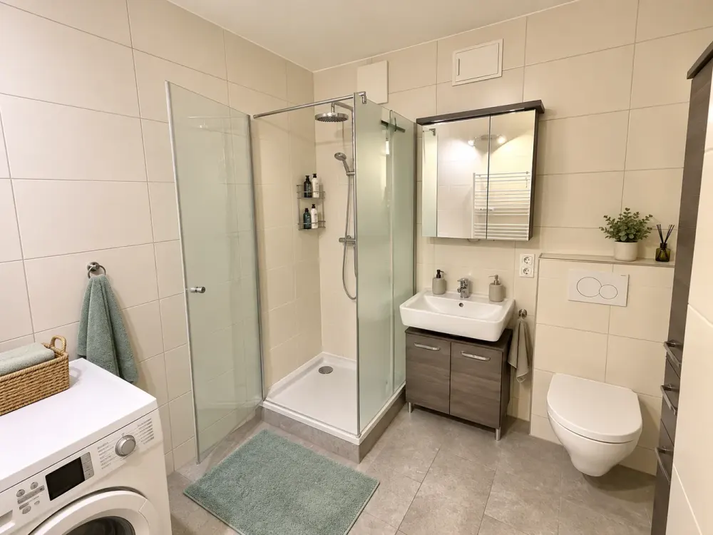 Sunny, partially furnished 3-room apartment with large SOUTH-FACING BALCONY in USH