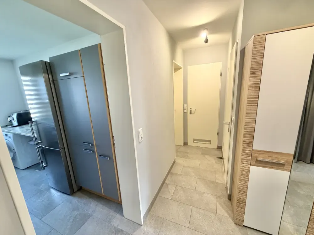Sunny, partially furnished 3-room apartment with large SOUTH-FACING BALCONY in USH