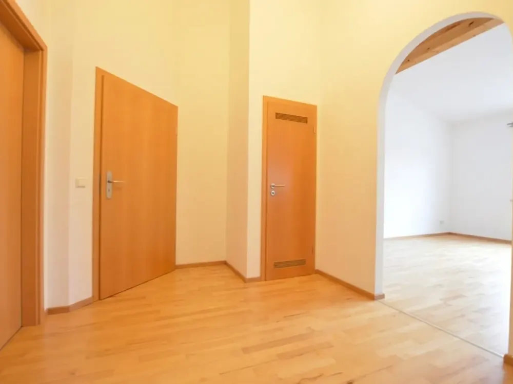 Lichtdurchflutete Dachgeschosswohnung 3,5 Zi. - hohe Decken und angenehm kühl im Sommer
