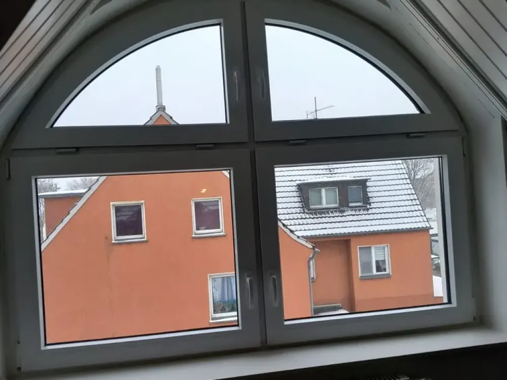 Großzügig geschnittene Altbauwohnung in günstiger Lage - WG-geeignet!